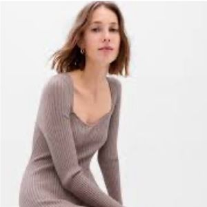 Sweetheart neckline midi knit dress